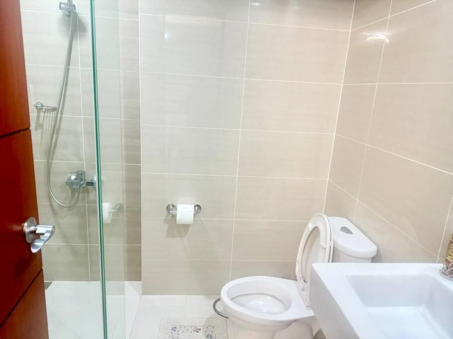 Luxurious Place In Uptown Bgc Apartment Manila