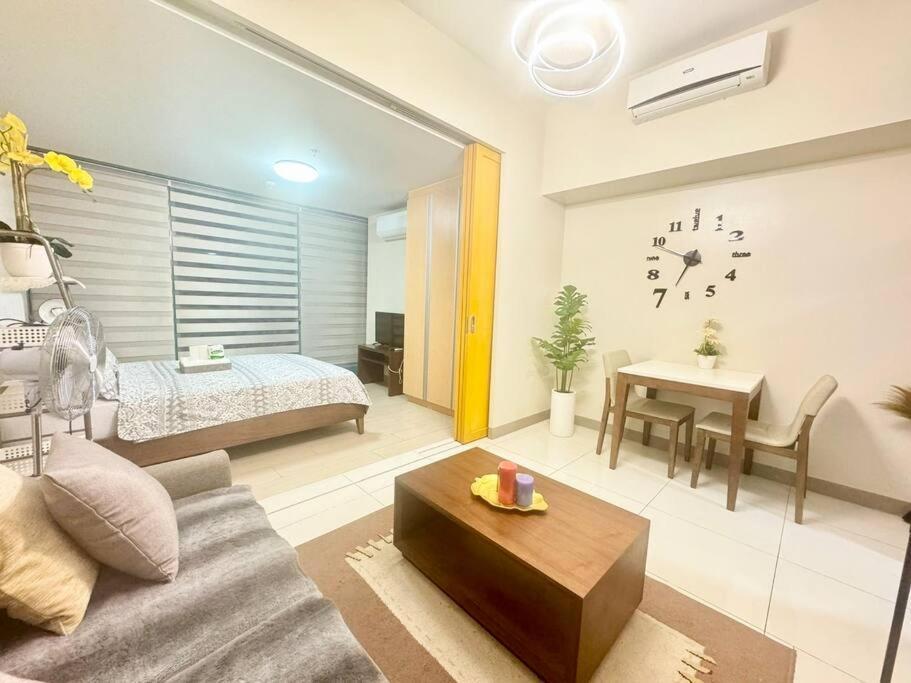 Apartment Luxurious Place In Uptown Bgc