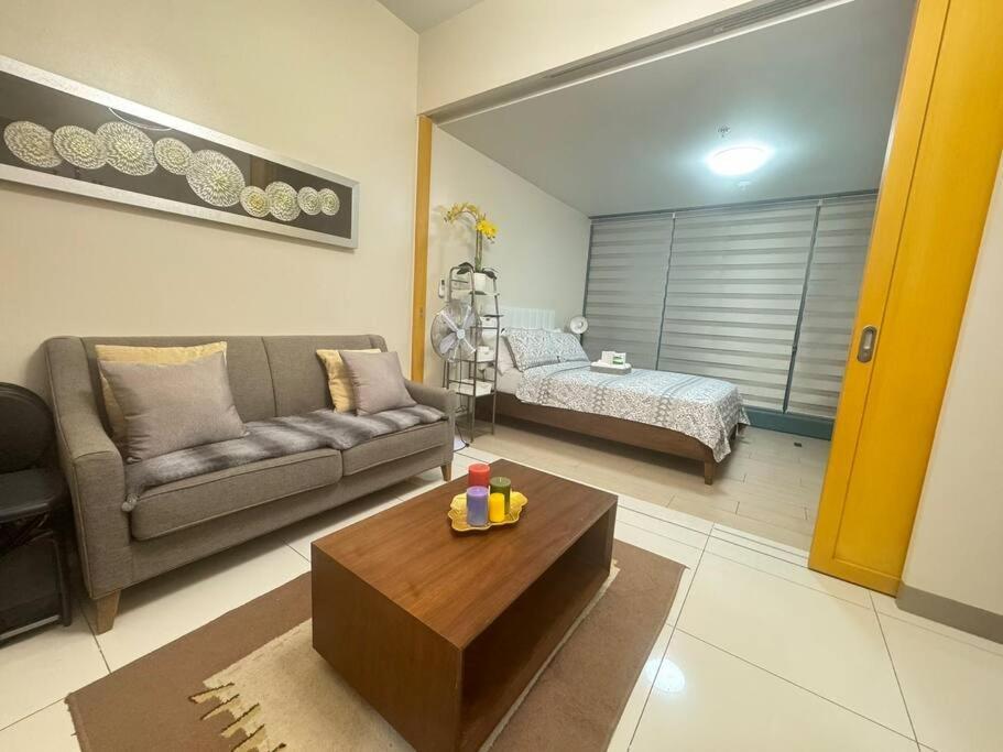 Apartment Luxurious Place In Uptown Bgc *