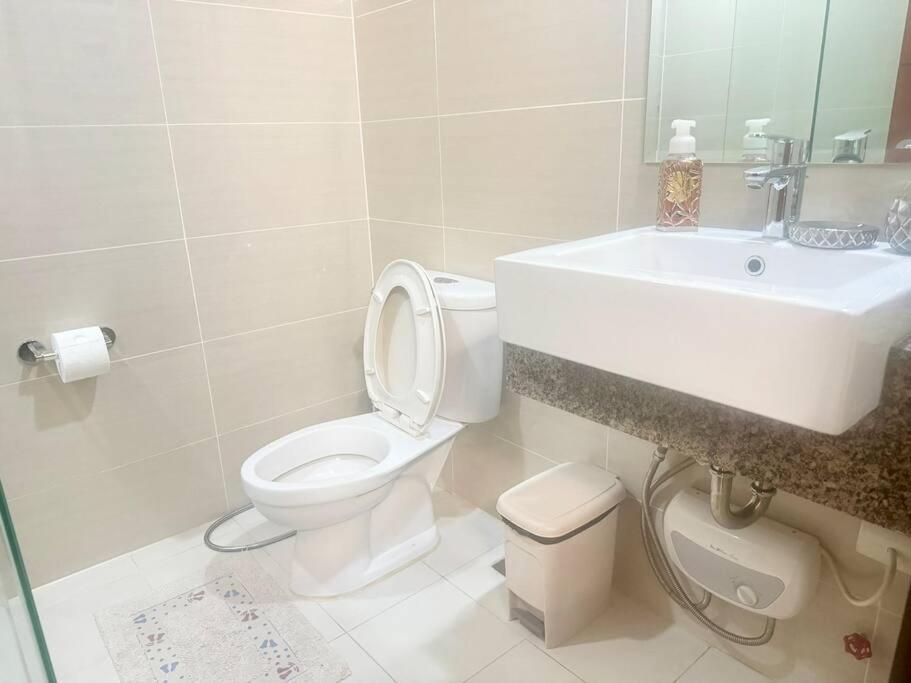 Apartment Luxurious Place In Uptown Bgc Manila