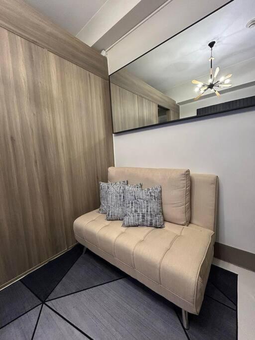 Balay Mulano At Fame Residences Mandaluyong L With Balcony Pool View L 200mbps Wifi Apartment