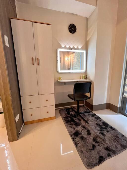 Balay Mulano At Fame Residences Mandaluyong L With Balcony Pool View L 200mbps Wifi *