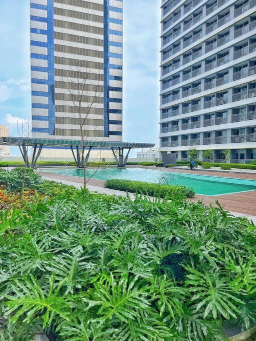 Balay Mulano At Fame Residences Mandaluyong L With Balcony Pool View L 200mbps Wifi Apartment