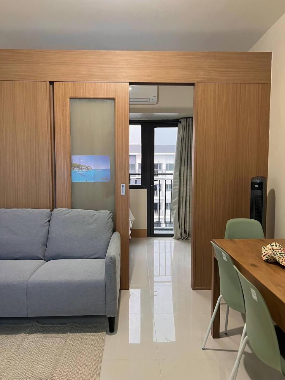 Apartment Modern Escape Near Moa And Airport With Balcony And Fast Wifi Manila