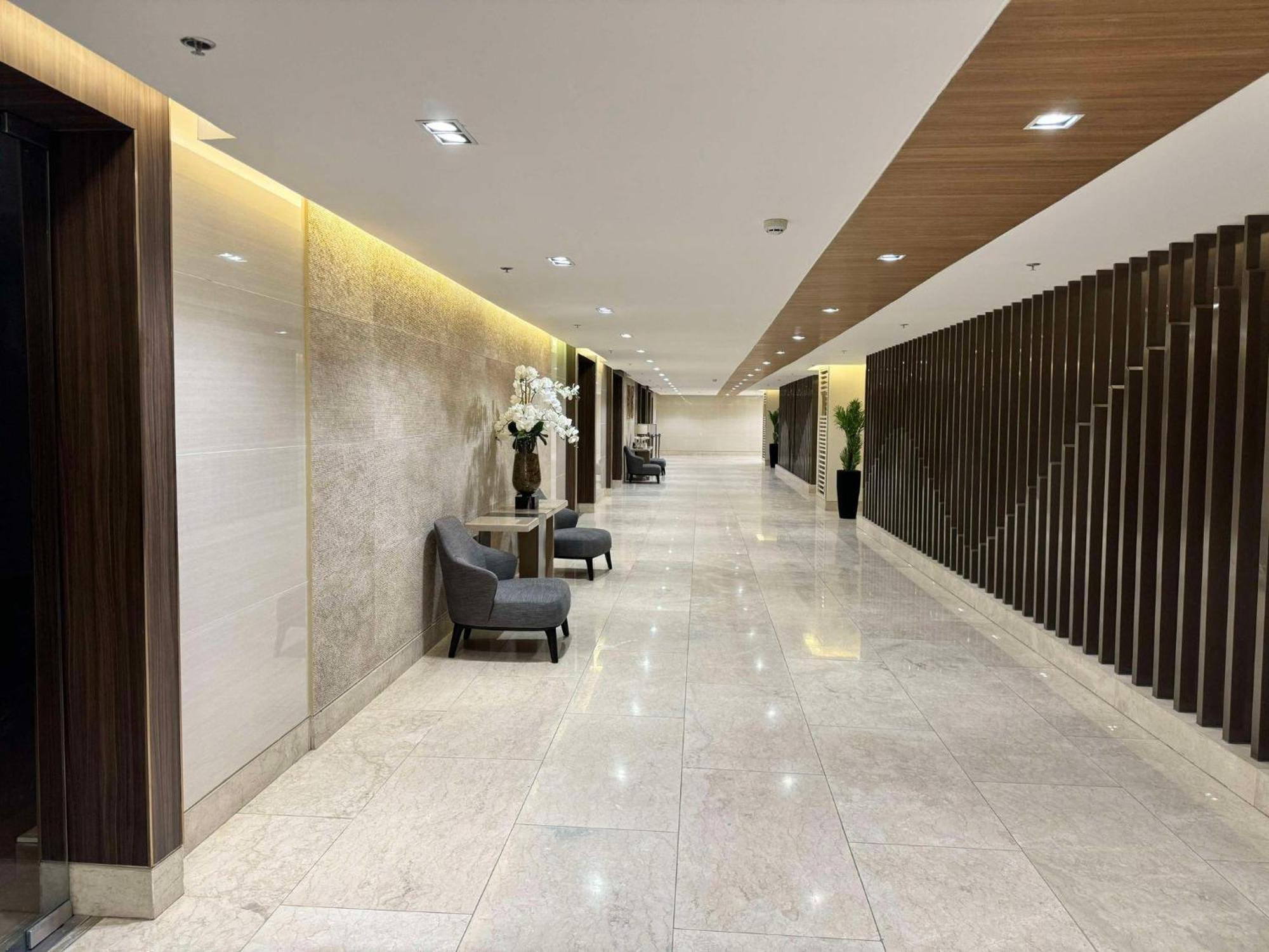 Modern Escape Near Moa And Airport With Balcony And Fast Wifi Manila