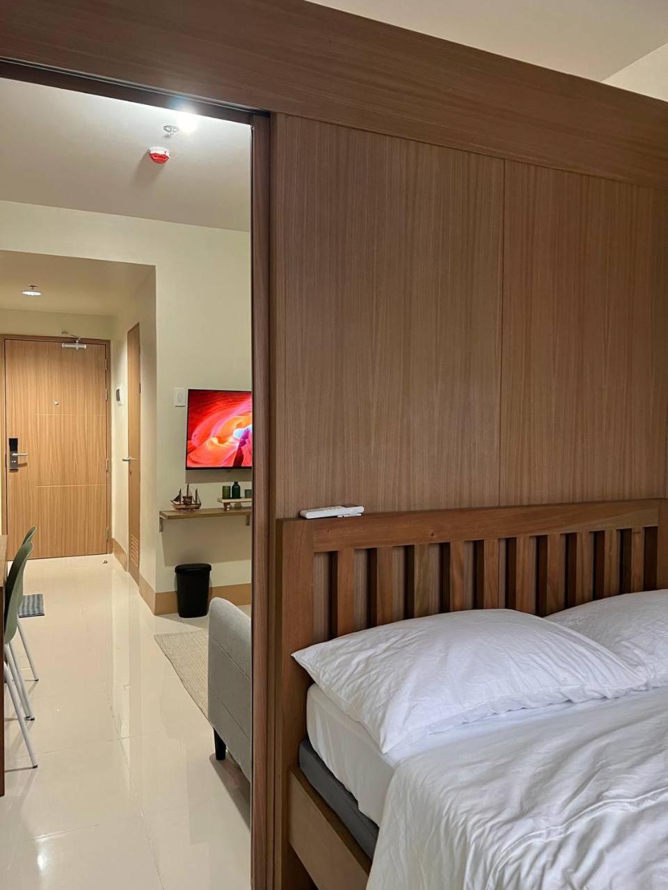 Apartment Modern Escape Near Moa And Airport With Balcony And Fast Wifi Manila