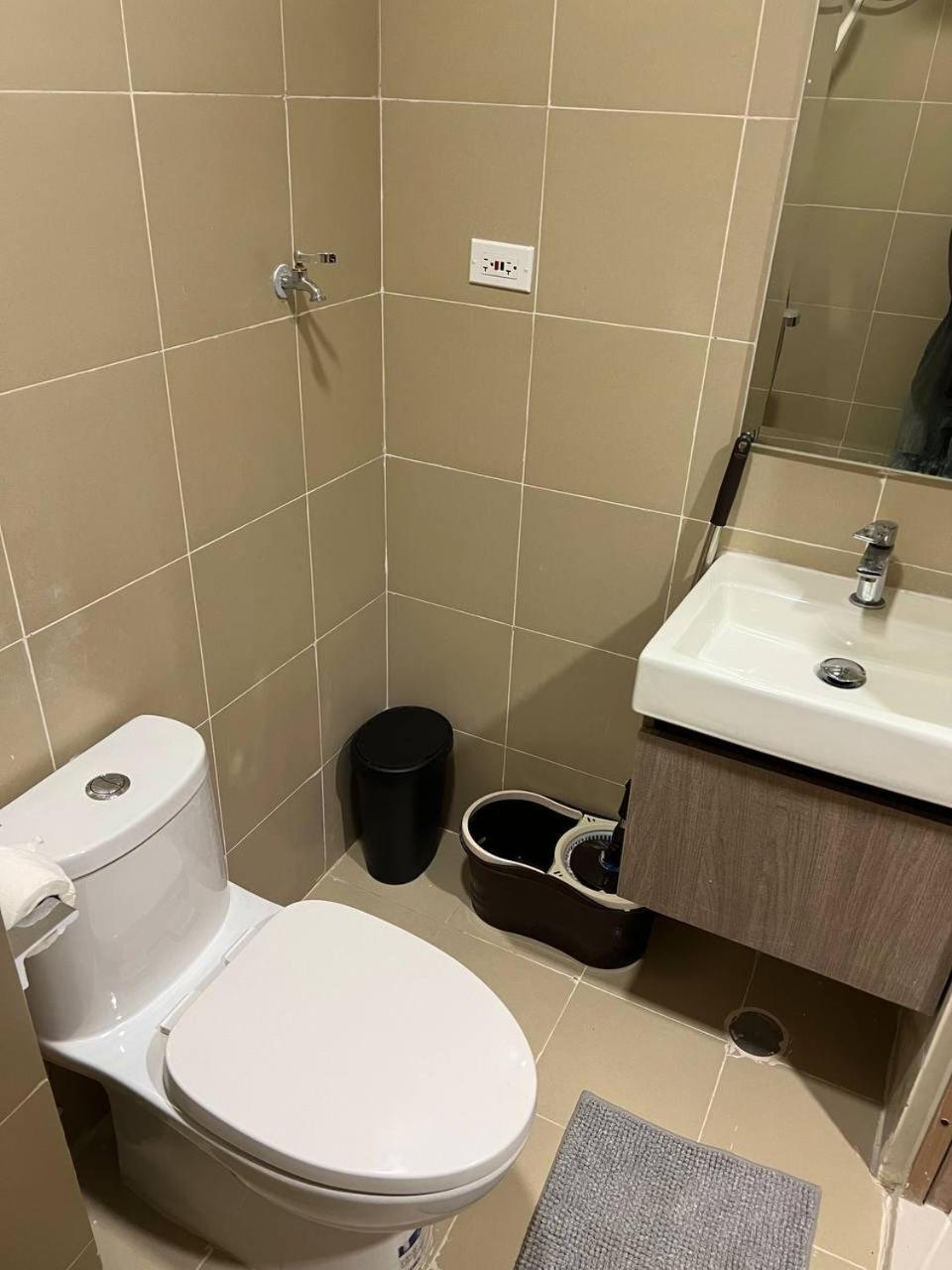 Modern Escape Near Moa And Airport With Balcony And Fast Wifi Manila