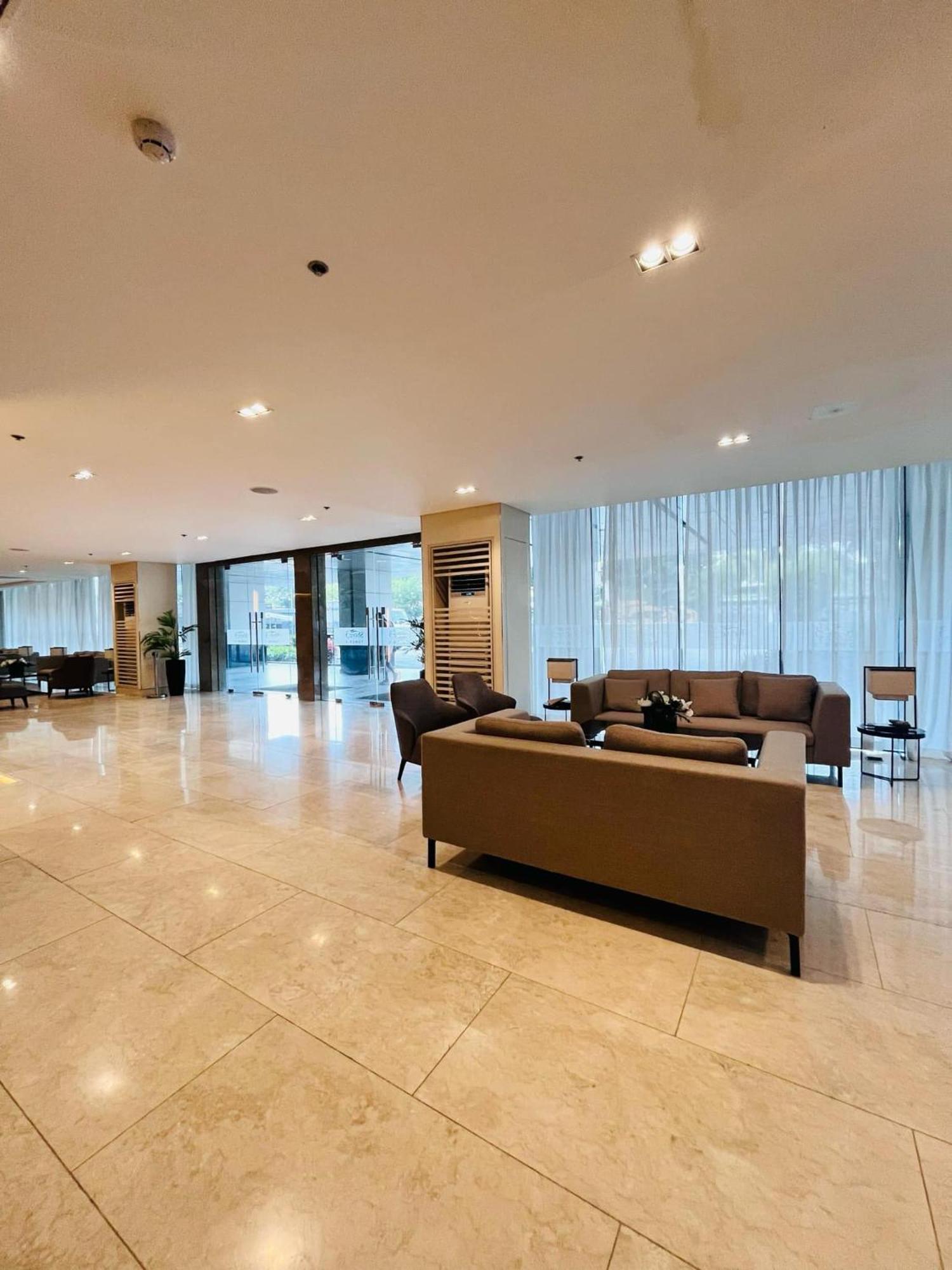 Modern Escape Near Moa And Airport With Balcony And Fast Wifi * Manila