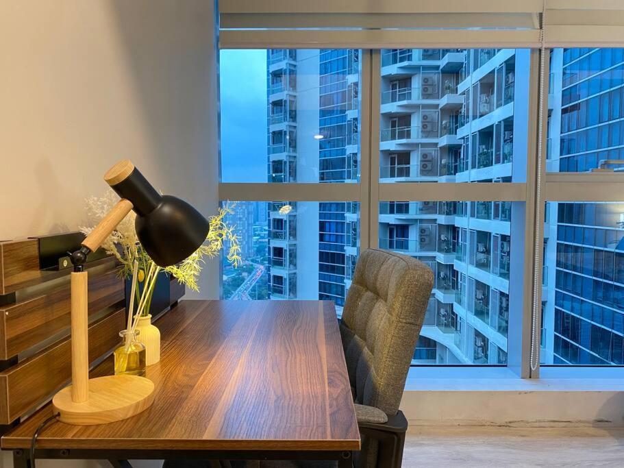 Apartment 3br Spacious In Uptown Bgc Near Uptown Mall