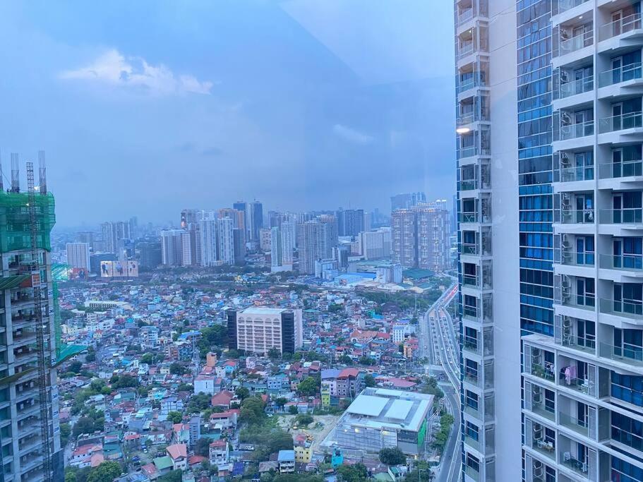 3br Spacious In Uptown Bgc Near Uptown Mall *