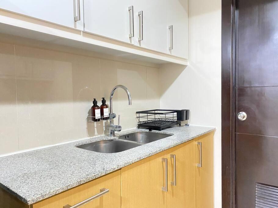 Apartment 3br Spacious In Uptown Bgc Near Uptown Mall