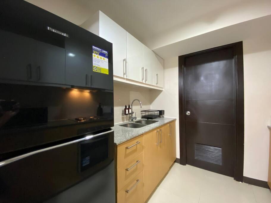 3br Spacious In Uptown Bgc Near Uptown Mall Apartment Manila