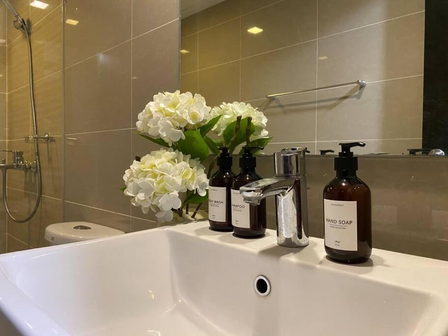 Apartment 3br Spacious In Uptown Bgc Near Uptown Mall