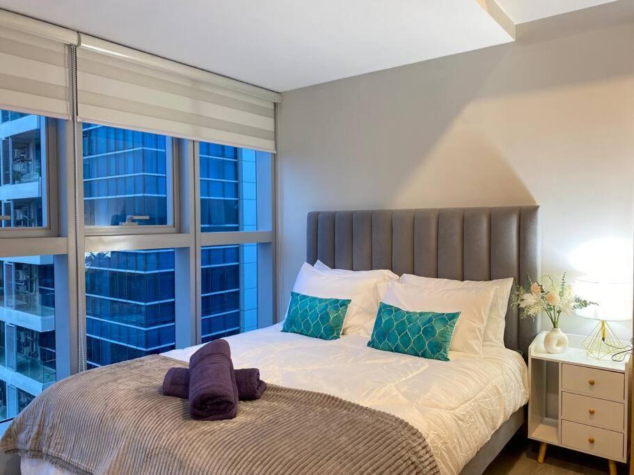 3br Spacious In Uptown Bgc Near Uptown Mall * Manila