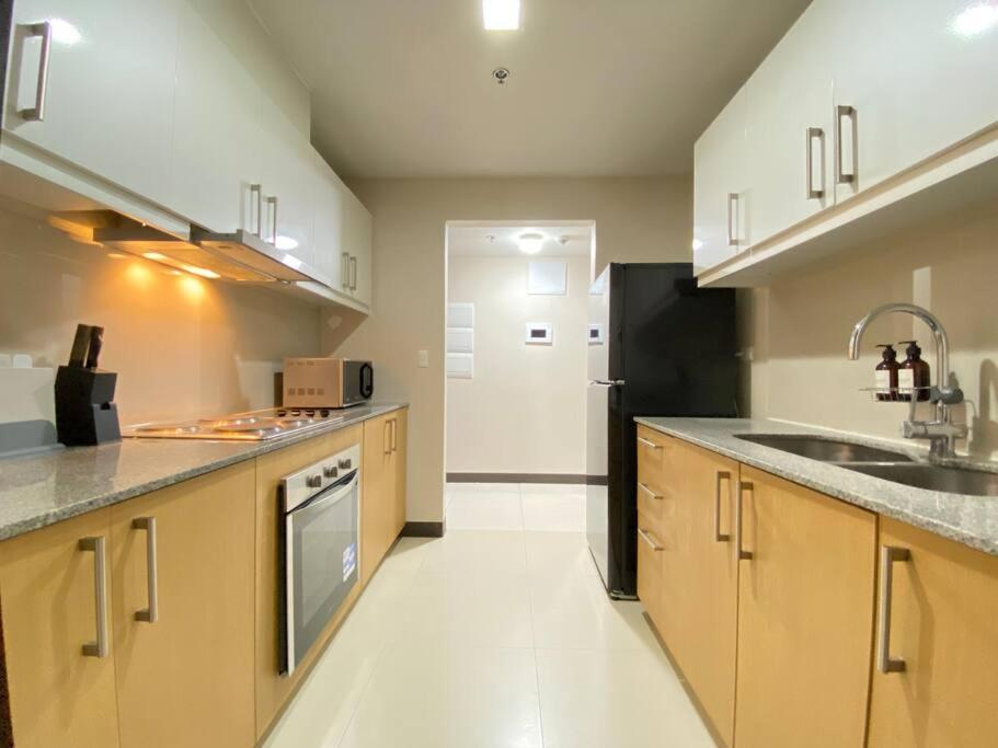 Apartment 3br Spacious In Uptown Bgc Near Uptown Mall *