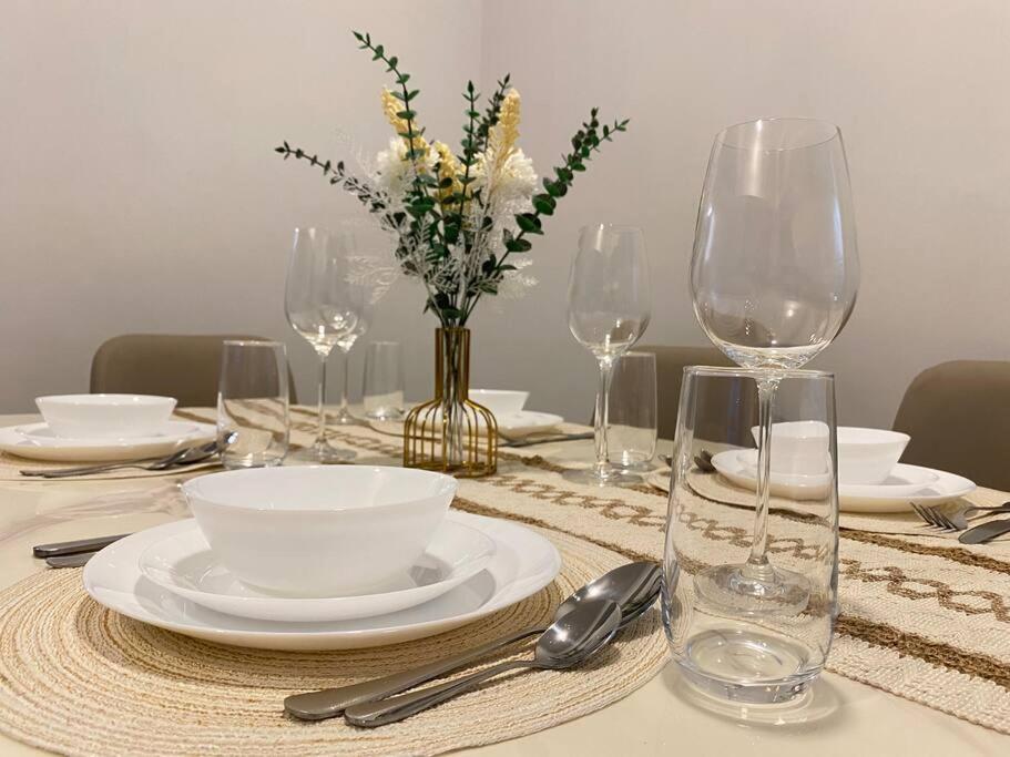 3br Spacious In Uptown Bgc Near Uptown Mall *