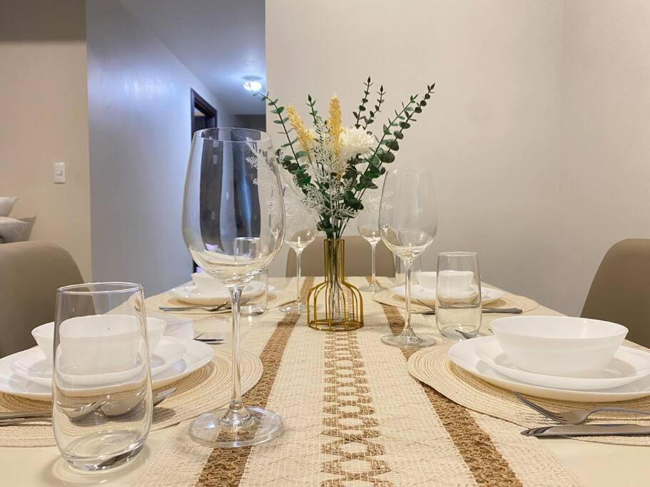 3br Spacious In Uptown Bgc Near Uptown Mall Apartment *