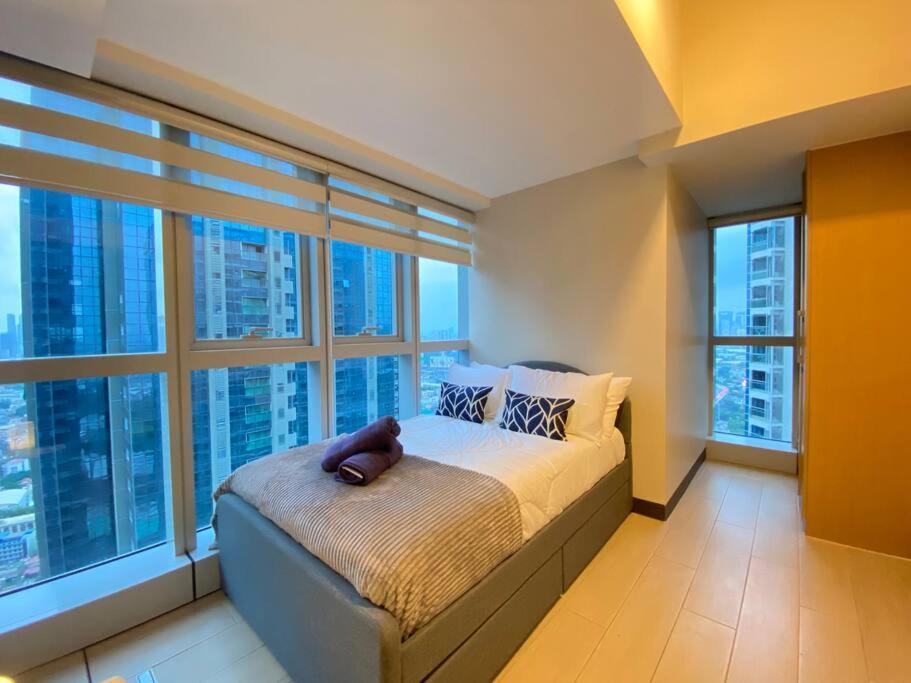 3br Spacious In Uptown Bgc Near Uptown Mall Manila