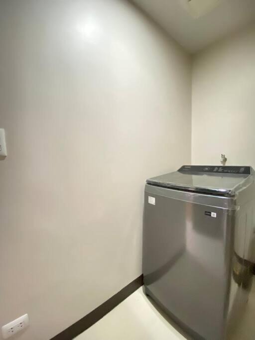 3br Spacious In Uptown Bgc Near Uptown Mall * Manila
