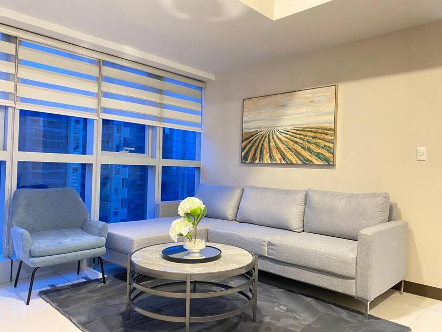 Apartment 3br Spacious In Uptown Bgc Near Uptown Mall