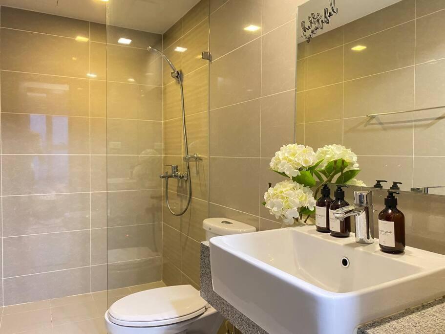 Apartment 3br Spacious In Uptown Bgc Near Uptown Mall *