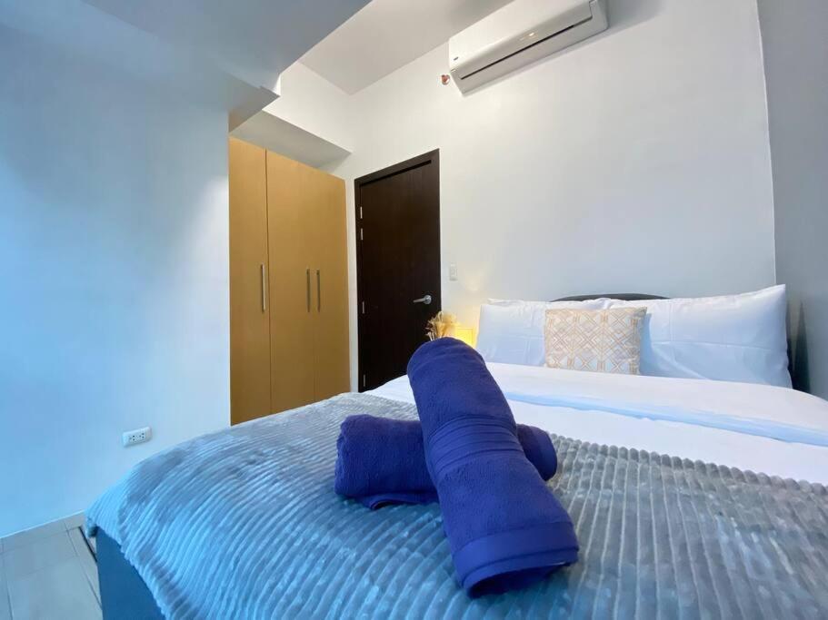 3br Spacious In Uptown Bgc Near Uptown Mall *