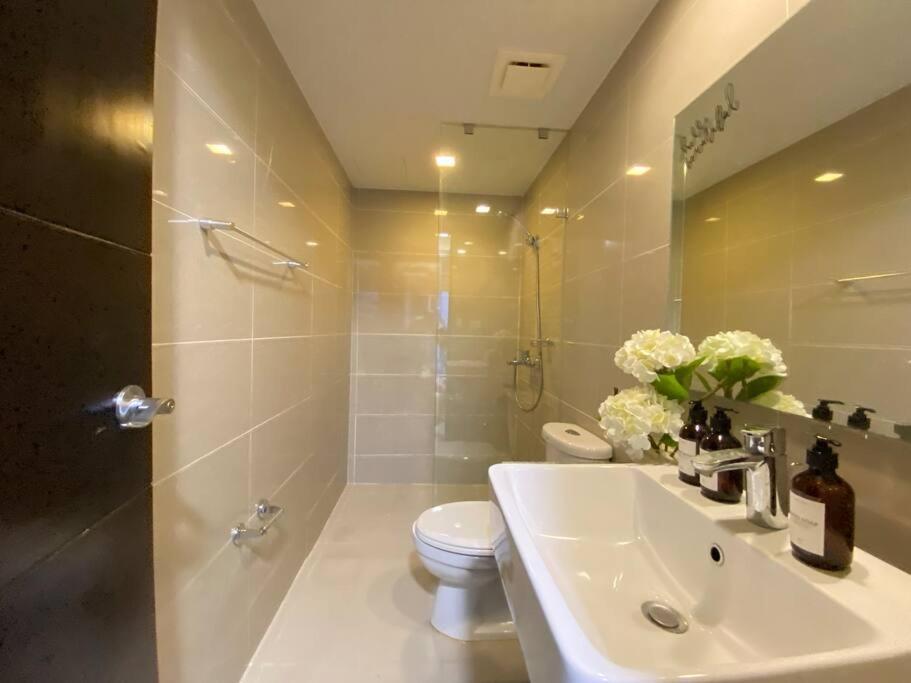 3br Spacious In Uptown Bgc Near Uptown Mall * Manila