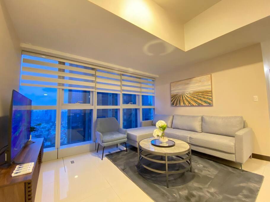 3br Spacious In Uptown Bgc Near Uptown Mall Apartment