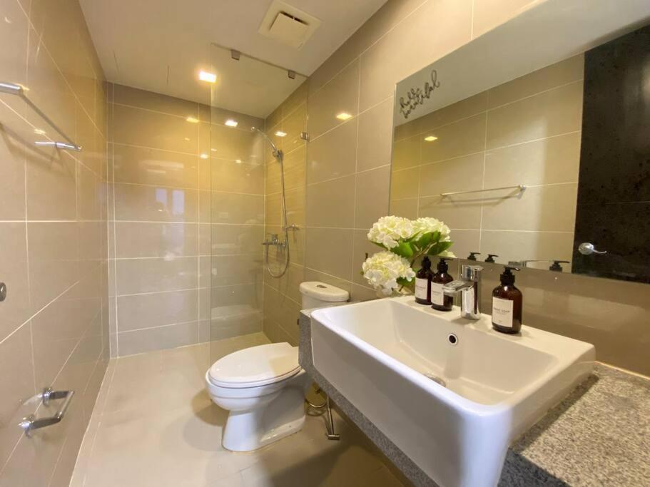 Apartment 3br Spacious In Uptown Bgc Near Uptown Mall
