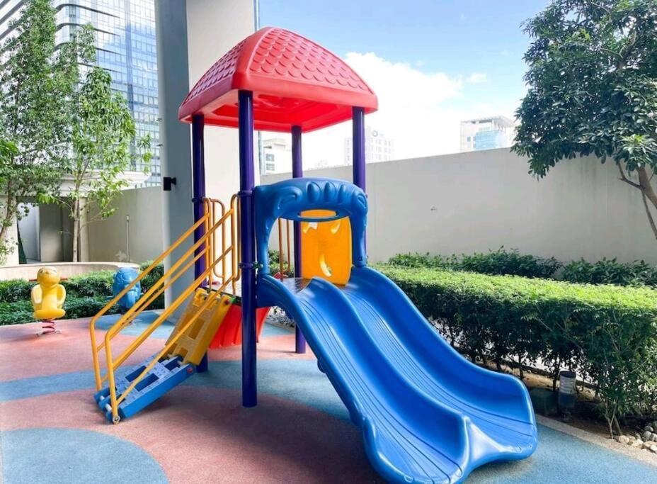 3br Spacious In Uptown Bgc Near Uptown Mall Apartment *