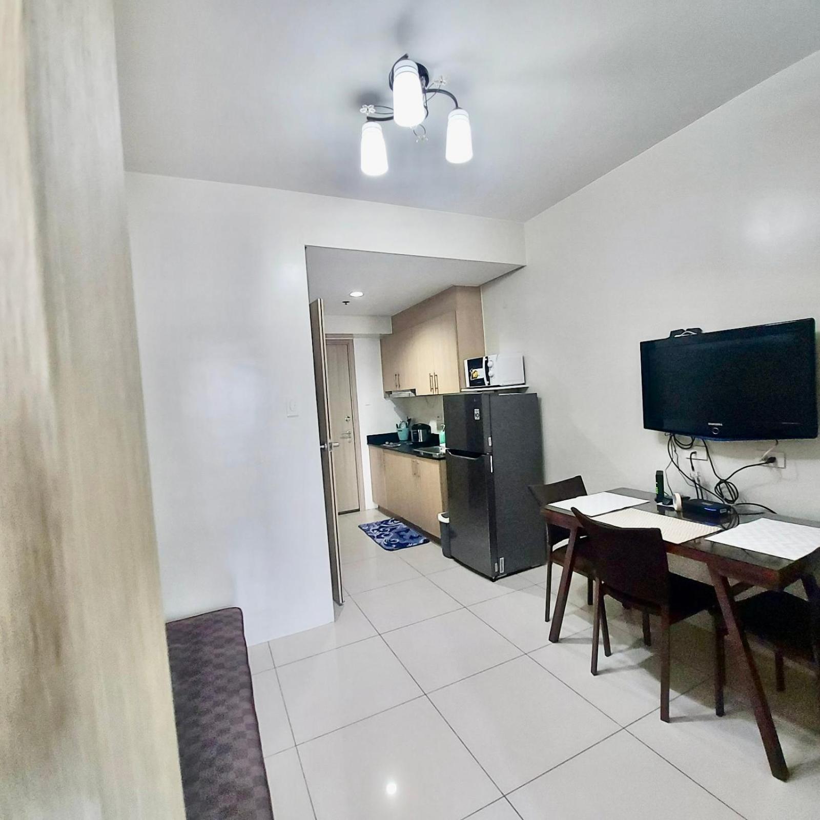 De Luxe, Standard And -the Breeze Residences-close To Airport,mall Of Asia, Us Embassy *
