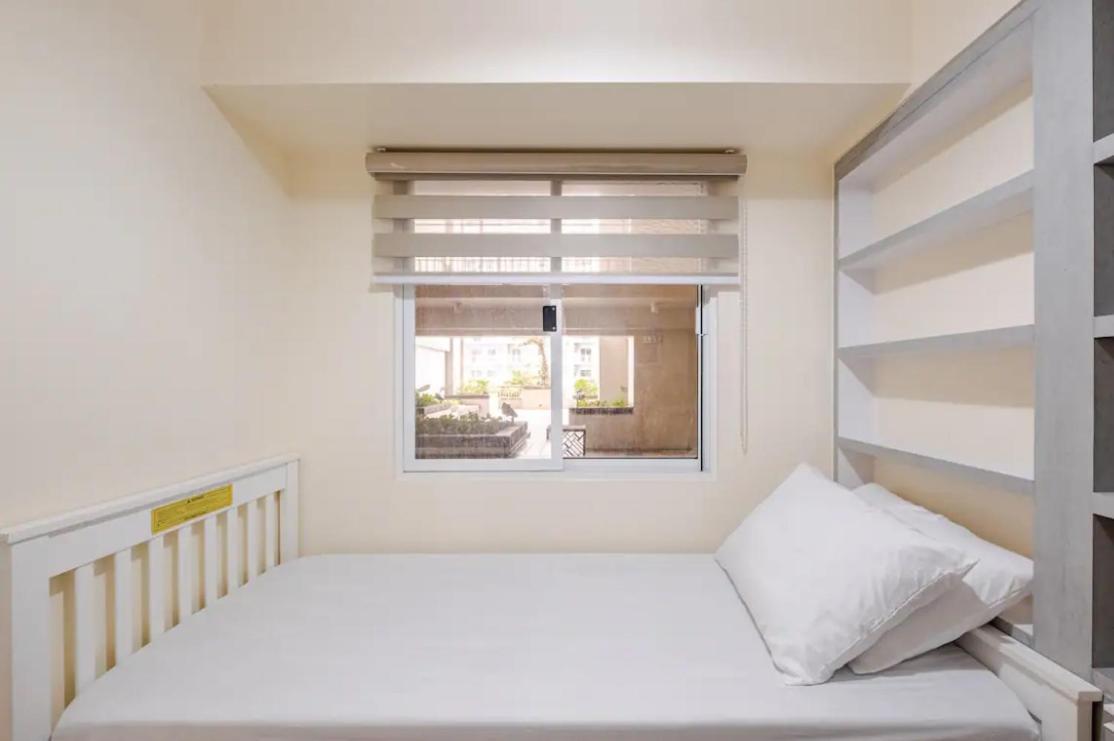 2 Bedroom With Parking Balcony Fully Furnished Free Wifi Pool Apartment *