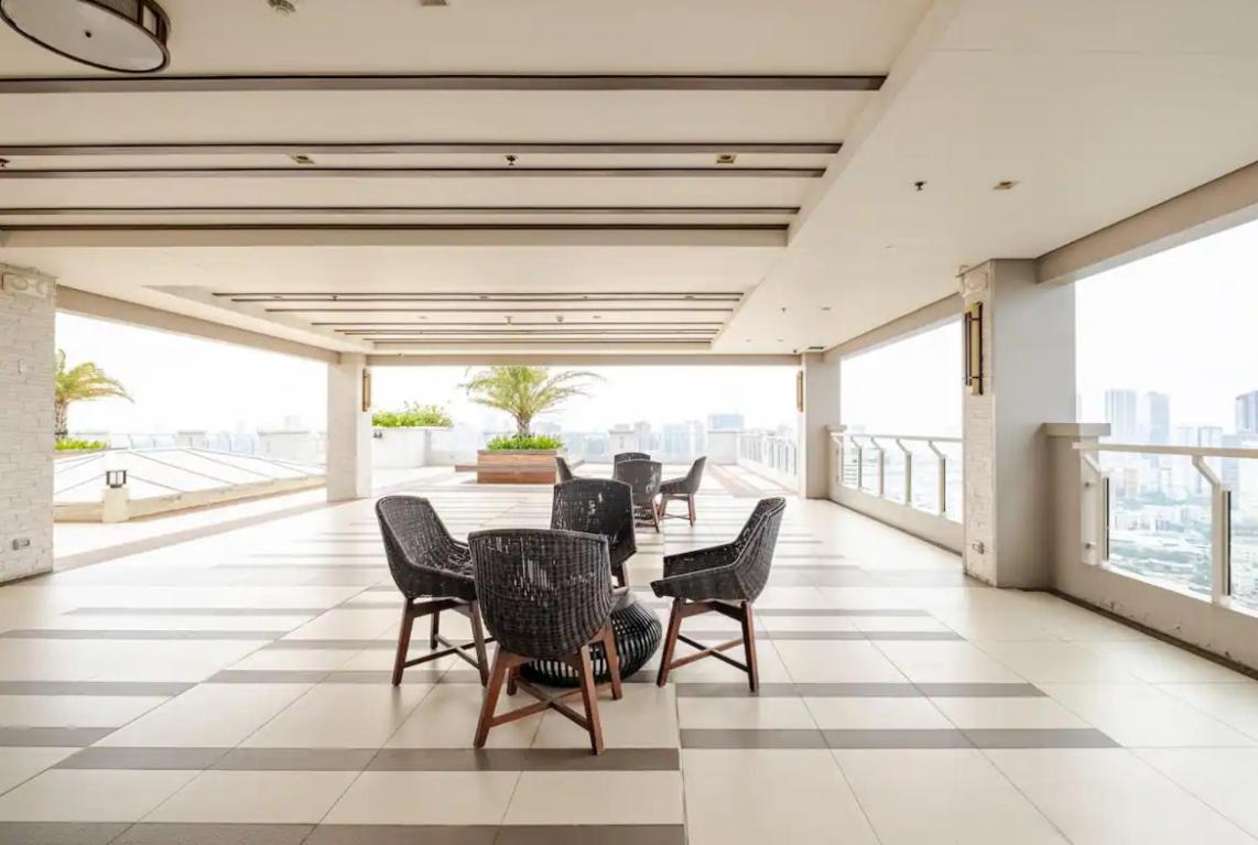 2 Bedroom With Parking Balcony Fully Furnished Free Wifi Pool * Manila