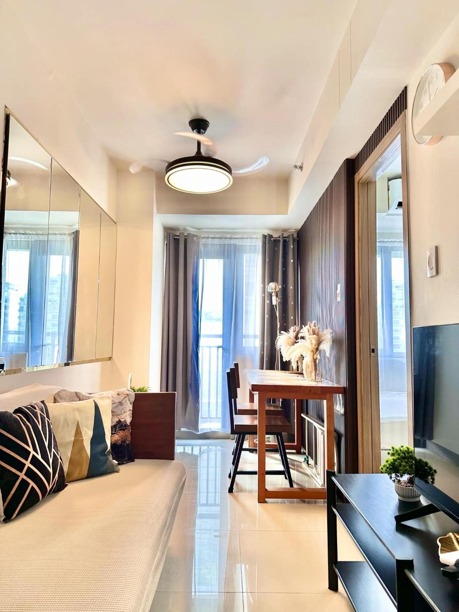 Apartment Mall Of Moa S Residences , Ikea Pasay , Naia Airport , Bay Manila