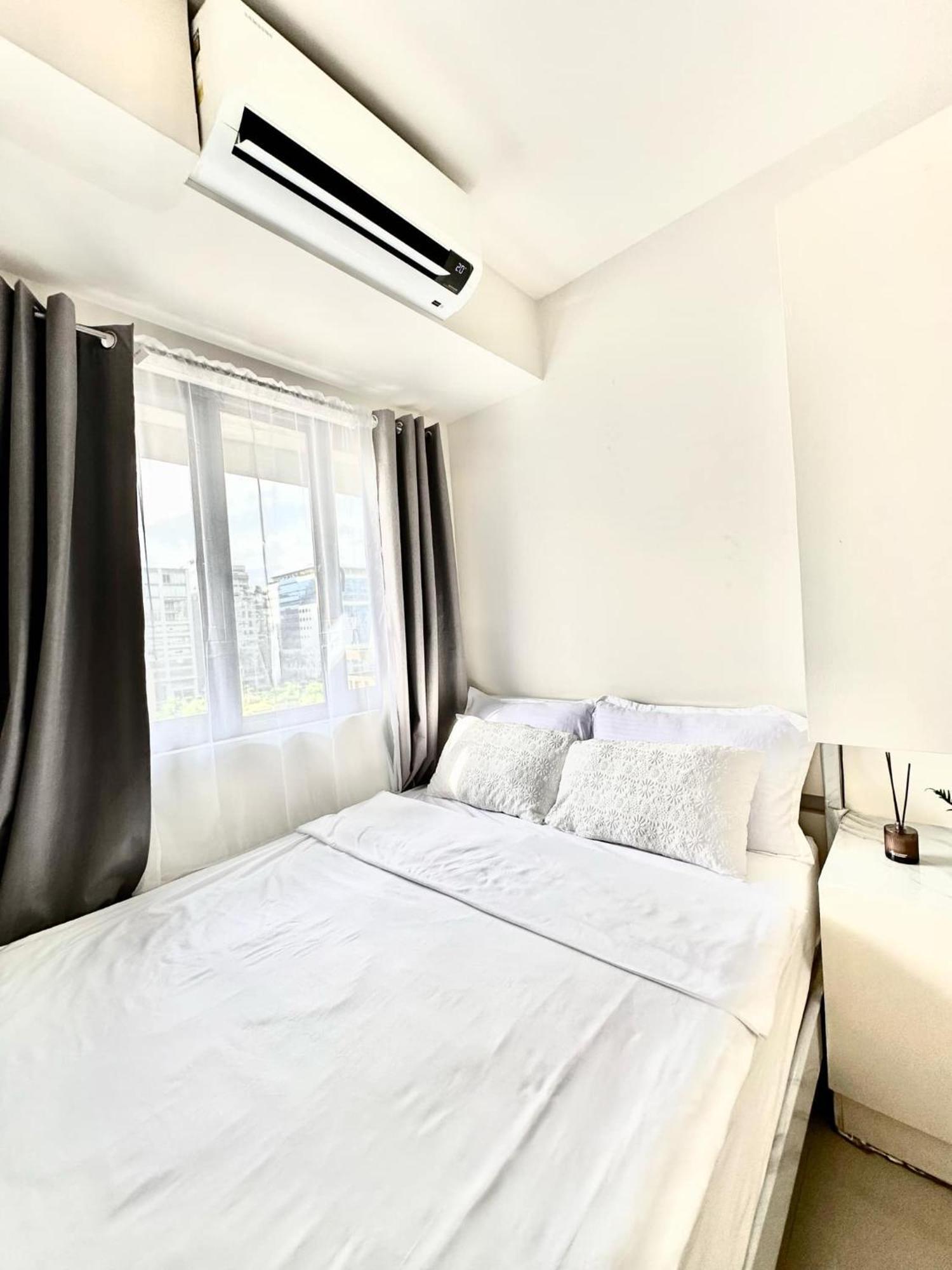 Mall Of Moa S Residences , Ikea Pasay , Naia Airport , Bay Apartment *