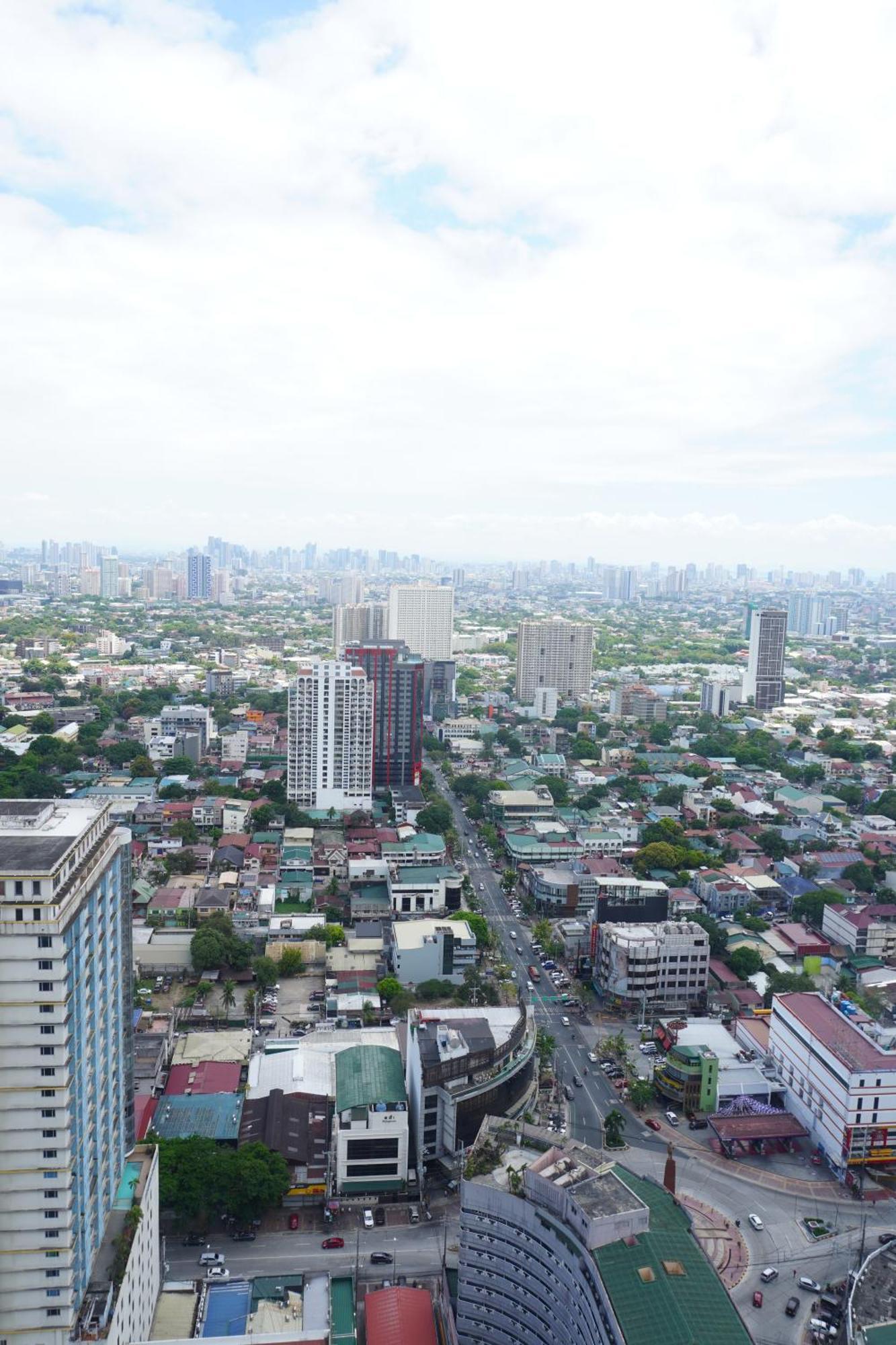 Apartment Elegant In Qc 100mbps Internet Speed Free Gym & Pool Access *