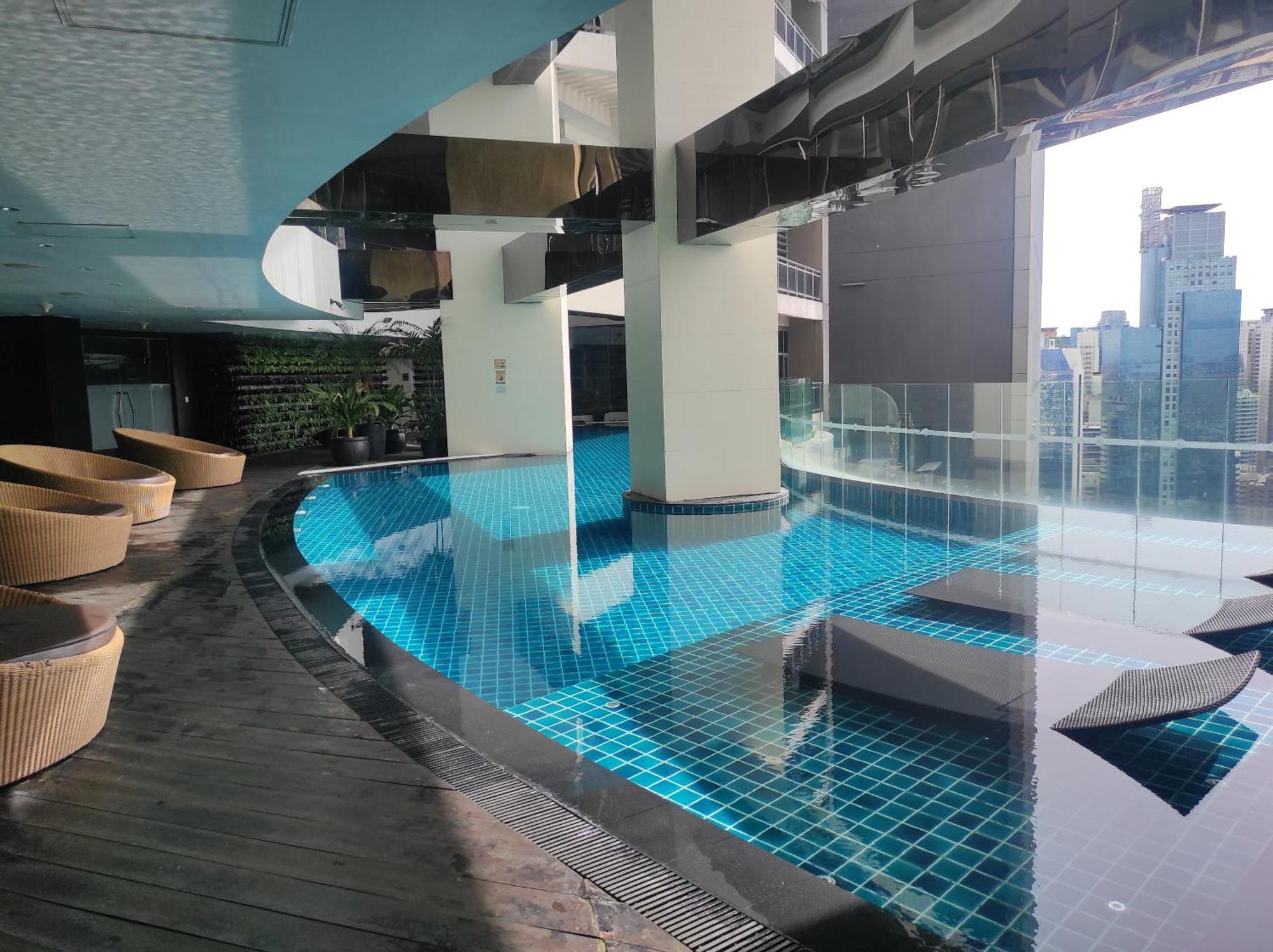 Staycation In Makati, Gramercy 56th Flr, Facing The And Rockwell Apartment