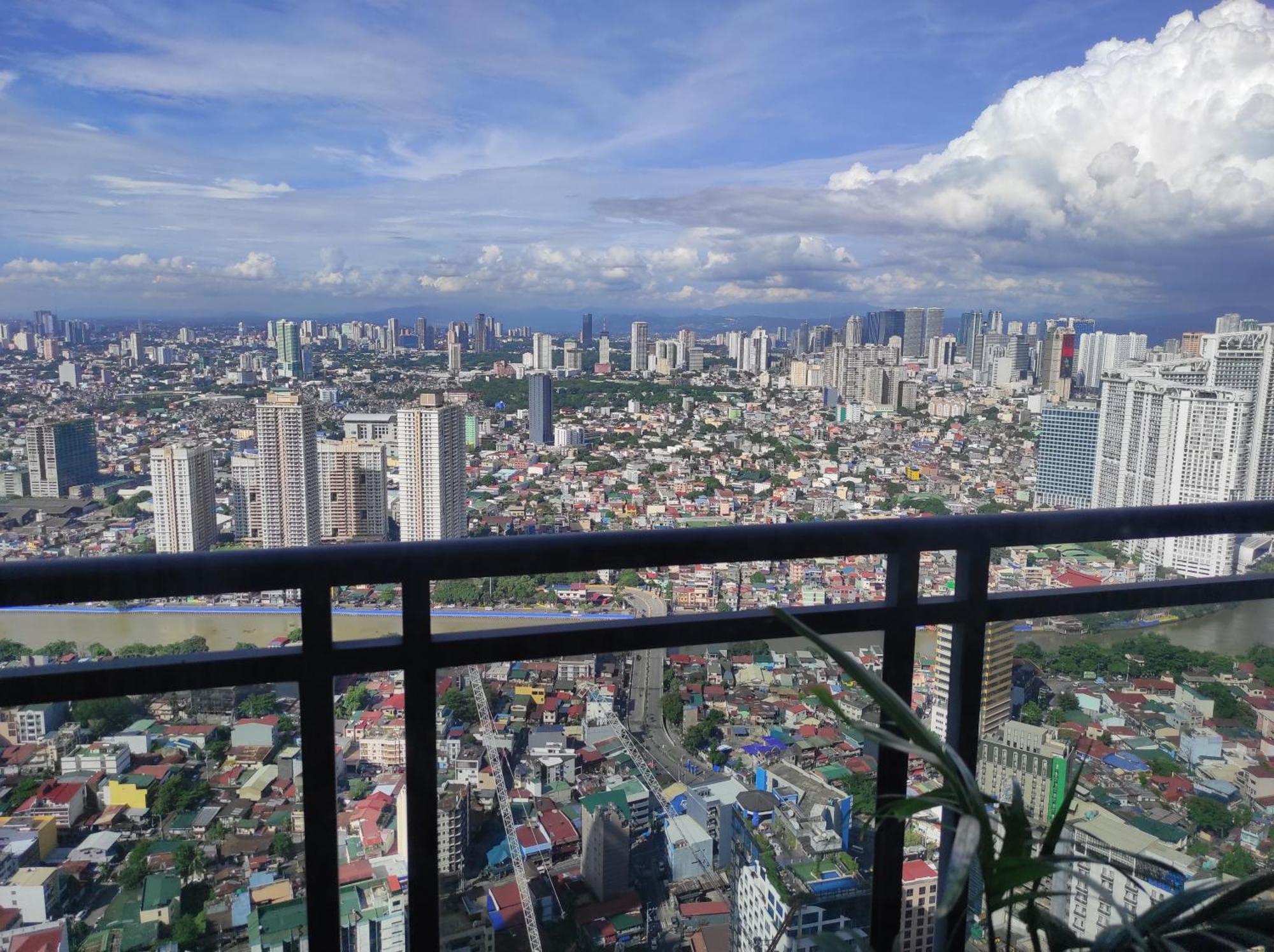 Staycation In Makati, Gramercy 56th Flr, Facing The And Rockwell Apartment *