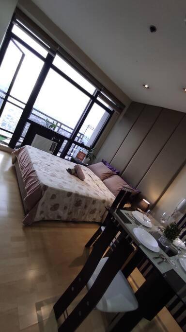 Staycation In Makati, Gramercy 56th Flr, Facing The And Rockwell *