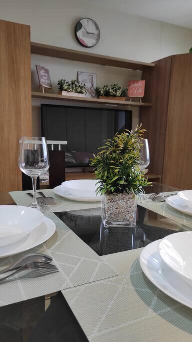 Apartment Staycation In Makati, Gramercy 56th Flr, Facing The And Rockwell Manila