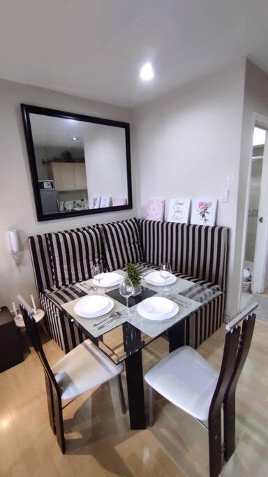 Staycation In Makati, Gramercy 56th Flr, Facing The And Rockwell *