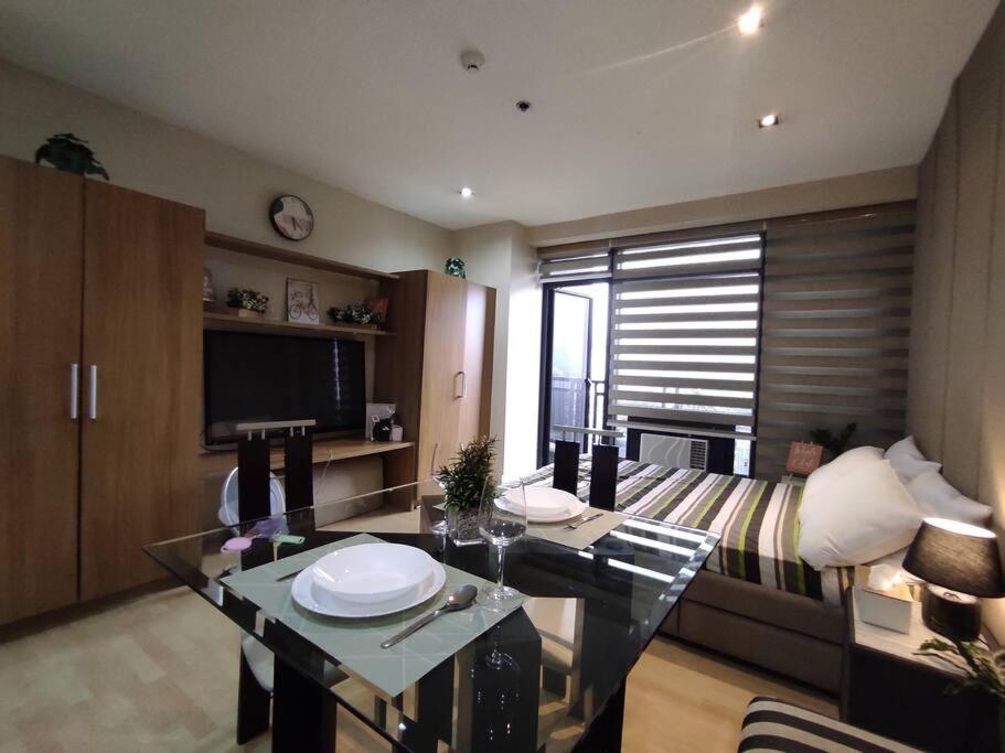 Apartment Staycation In Makati, Gramercy 56th Flr, Facing The And Rockwell Manila