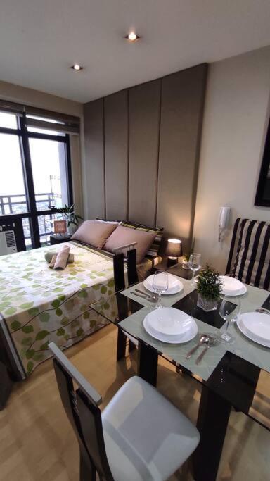Staycation In Makati, Gramercy 56th Flr, Facing The And Rockwell