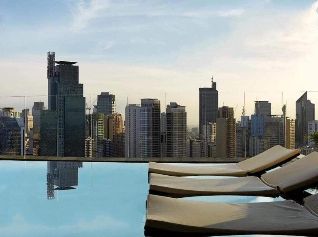 Apartment Staycation In Makati, Gramercy 56th Flr, Facing The And Rockwell