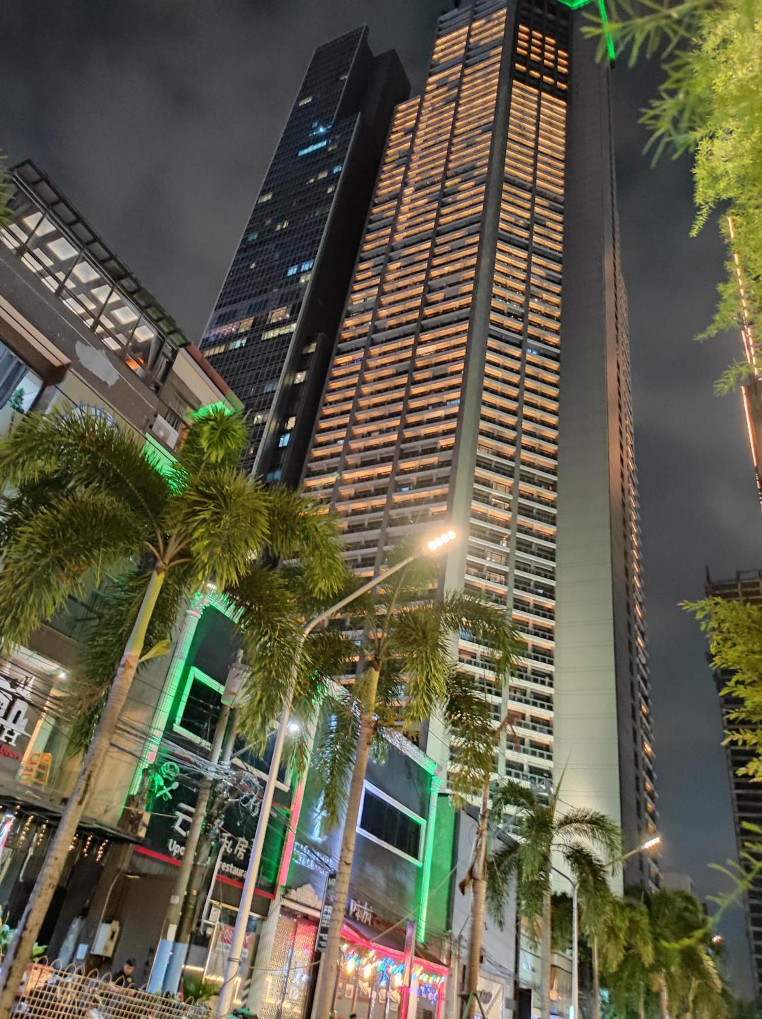 Staycation In Makati, Gramercy 56th Flr, Facing The And Rockwell * Manila