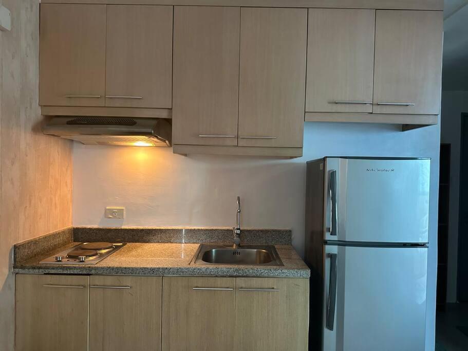 1br Wnetflix Disneyplus And Pool Across Sm Megamall Ortigas Cbd