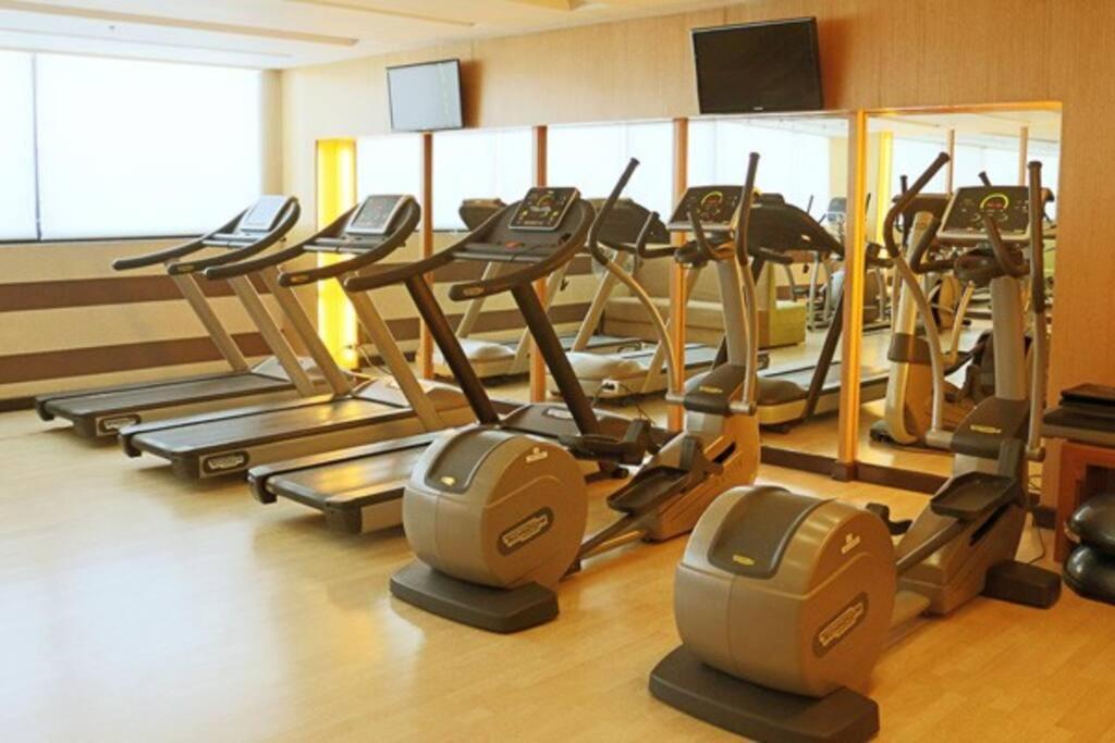 1br Wnetflix Disneyplus And Pool Across Sm Megamall Ortigas Cbd *