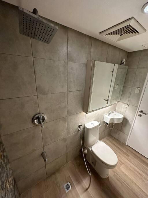 1br Wnetflix Disneyplus And Pool Across Sm Megamall Ortigas Cbd Apartamento
