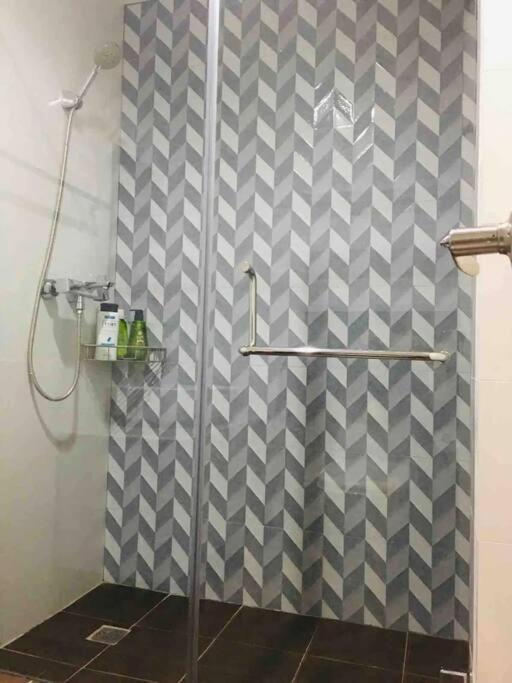 Kl Premier 27th Floor Cozy Unit In Makati Cbd