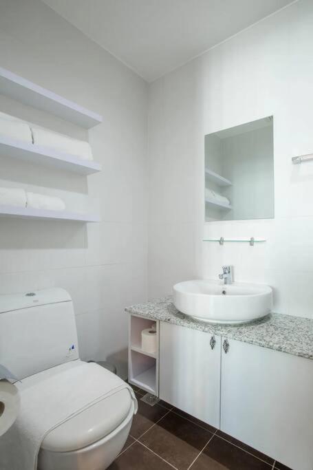 Apartment Kl Premier 27th Floor Cozy Unit In Makati Cbd *